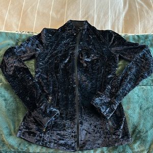 Lululemon size 6 Define Jacket crushed velvet Black